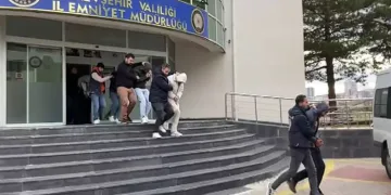 Kargo dolandırıcıları yakayı ele verdi: 11 gözaltı