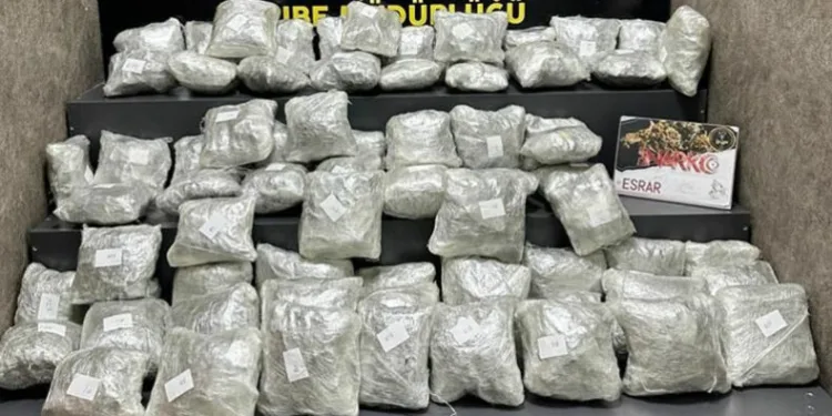 Kargo firmasında 40 kg uyuşturucu bulundu