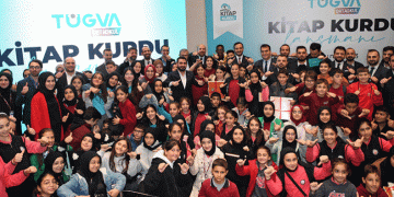 Mustafa Dündar, TÜGVA’nın etkinliğinde öğrencilerle buluştu