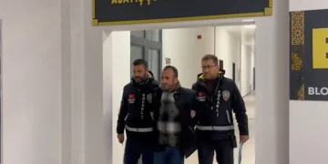 Eski eşini yemek yerken öldüren zanlı tutuklandı