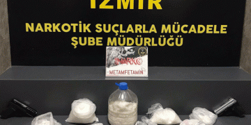 İzmir’in iki ilçesinde zehir tacirlerine operasyon