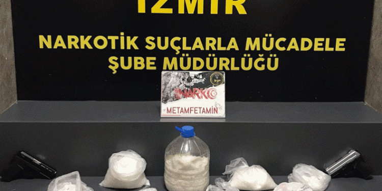 İzmir’in iki ilçesinde zehir tacirlerine operasyon