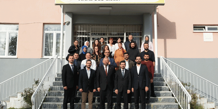 Orhaneli Belediye Başkanı Aykurt öğretmenleri unutmadı