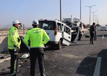Ters yönde giden araç 3 kişiyi canından etti