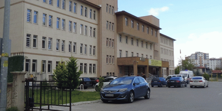 Öğle arasında döner yiyen 7 öğrenci zehirlendi