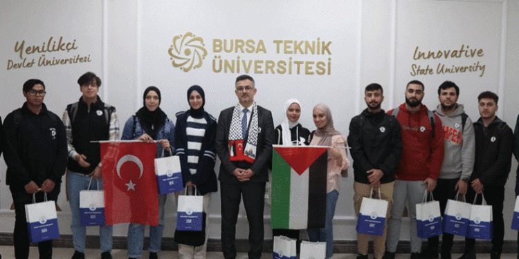 BTÜ yönetimi Filistinli öğrencilerle bir araya geldi
