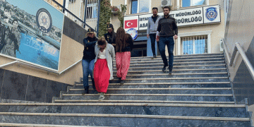 Pilotun evini soyan hırsızlar yakalandı
