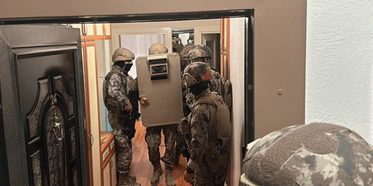 Mersin’de terör örgütlerine operasyon: 4 gözaltı