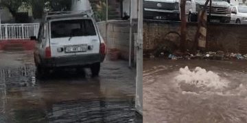 Kahta’yı sağanak vurdu, evleri su bastı