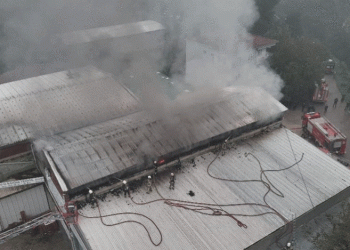 Bursa’da sünger imalat tesisi alev alev yandı