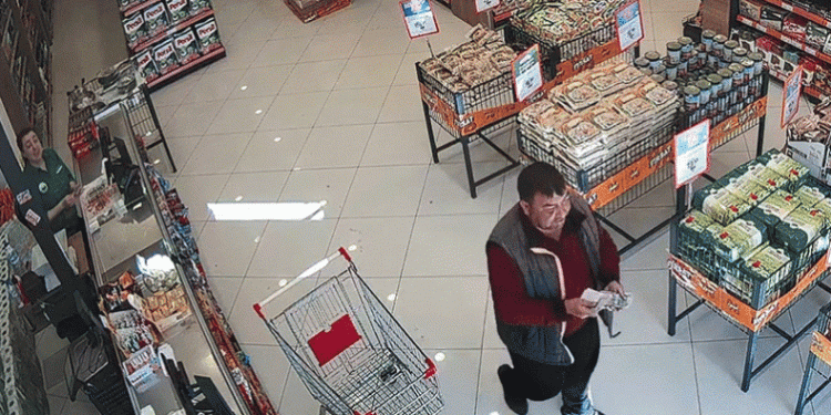 Bursa’da bozuk para bahanesiyle kasiyerleri dolandırdı