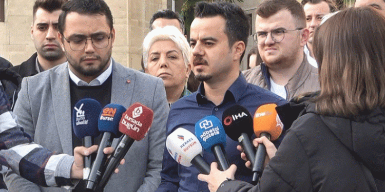 Bursa’da afiş asan gençlerin 1 yıla kadar hapisleri istendi