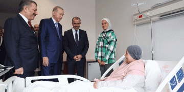 Erdoğan, Gazzeli hastaları ziyaret etti