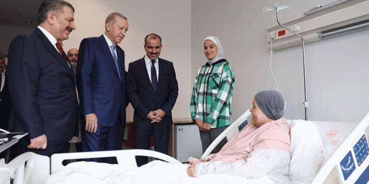 Erdoğan, Gazzeli hastaları ziyaret etti