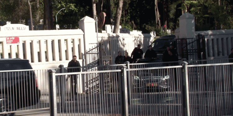 Cumhurbaşkanı Erdoğan anne ve babasının kabirlerini ziyaret etti