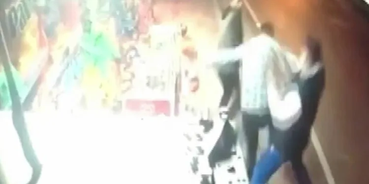 Bursa’da bıçakla çevreye zarar veren şahsı gençler yakaladı