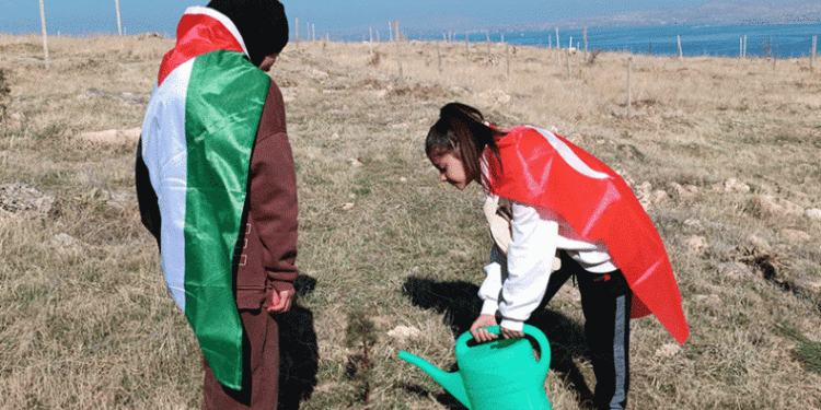 Van’da Gazzeli çocuklar adına fidan dikildi