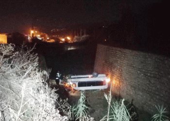 Manisa’da işçi servisi şarampole devrildi
