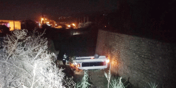 Manisa’da işçi servisi şarampole devrildi