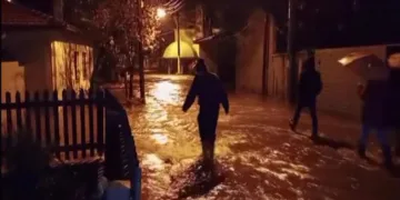 Kazdağları’nın eteklerindeki köylerde sokaklar derelere döndü