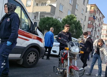 Kaza geçiren motosikletli acısını unutup bilgisayarını sordu