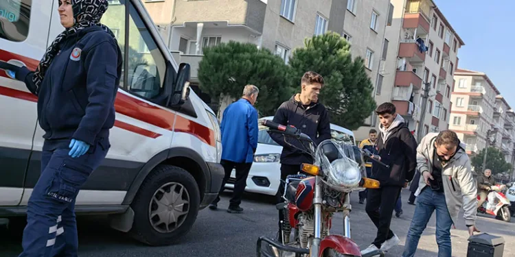 Kaza geçiren motosikletli acısını unutup bilgisayarını sordu