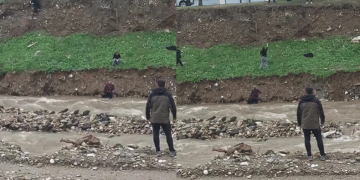 Bursa’da topunu almak isteyen çocuk dereye düştü