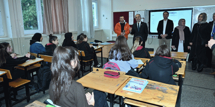 Alinur Aktaş’tan liselilere sosyal medya uyarısı
