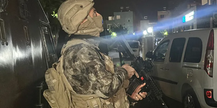 Terör operasyonunda 12 gözaltı