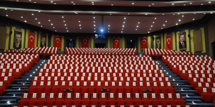 Sancaktepe Sahnesi’nin koltukları Gazze’de katledilen çocuklara ayrıldı