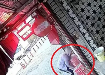 Bursa’da içecek hırsızlığı kamerada