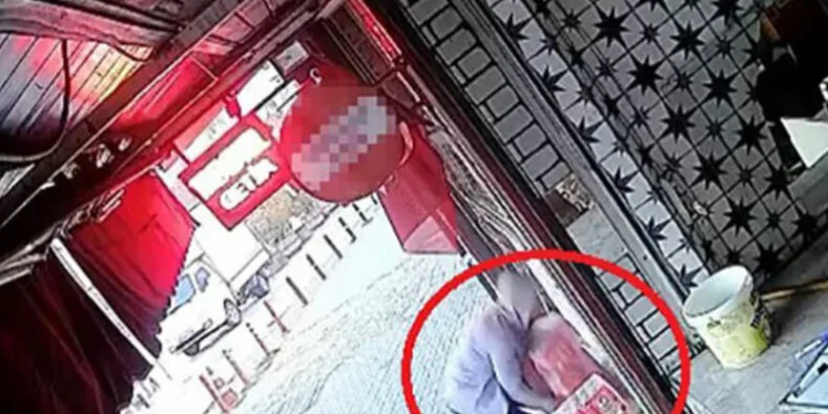 Bursa’da içecek hırsızlığı kamerada