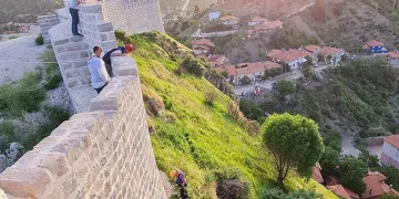 Hasta oğlunu surlardan iterek öldürdü