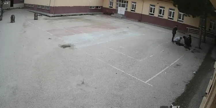 Ortaokul öğretmeninden hayat kurtaran müdahale