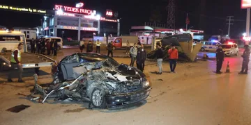 Adana’da otomobil ile kamyonet çarpıştı: 1 ölü, 3 yaralı