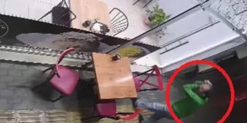 Bursa’da dükkanın kapısını görmedi, kafasını çarptı