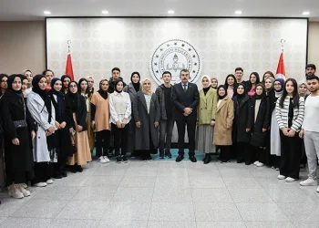 Bakan Tekin, BUÜ’lü öğrencileri ağırladı
