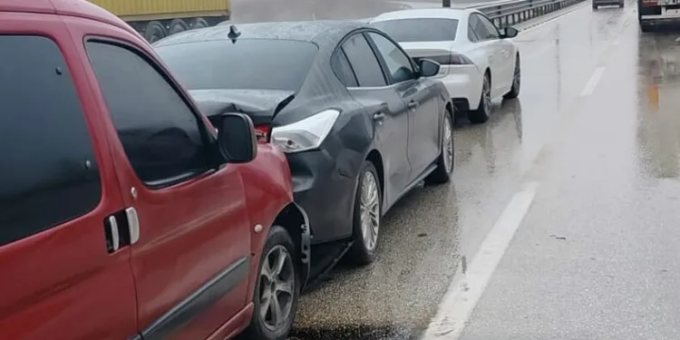 Bursa’da iki ayrı zincirleme kaza: 2 yaralı
