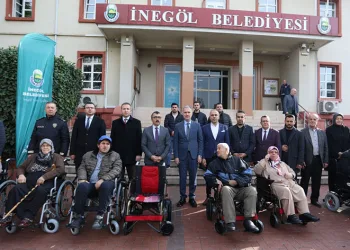 Engelli vatandaşlara akülü araçları teslim edildi
