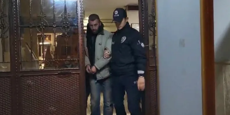 Bursa’da söndürmediği sigara evini küle çevirdi