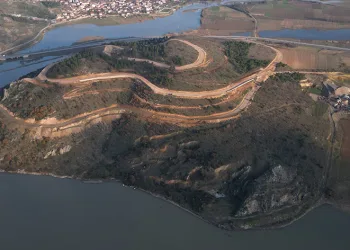Millet bahçesinde yol yapım çalışmaları sürüyor
