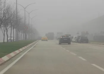 Bursa’da sis hayatı olumsuz etkiledi