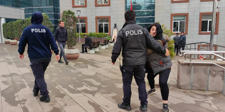 Bursa’da tutuklanan hırsız gazetecilere saldırdı