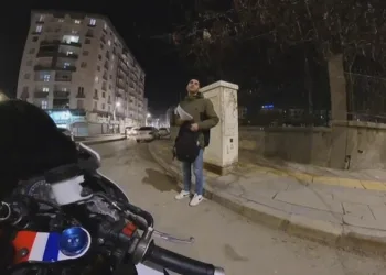 Van’da iki genç arasında ‘Önce sen geç’ inatlaşması