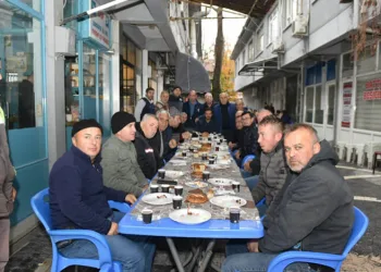 Davut Aydın esnaflarla kahvaltıda buluştu