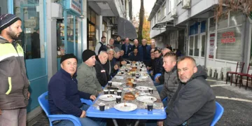 Davut Aydın esnaflarla kahvaltıda buluştu
