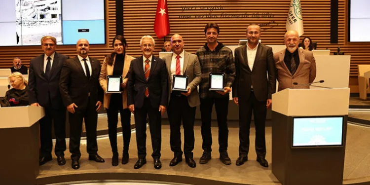 Deprem bölgesindeki çalışmalara katkı verenlere teşekkür