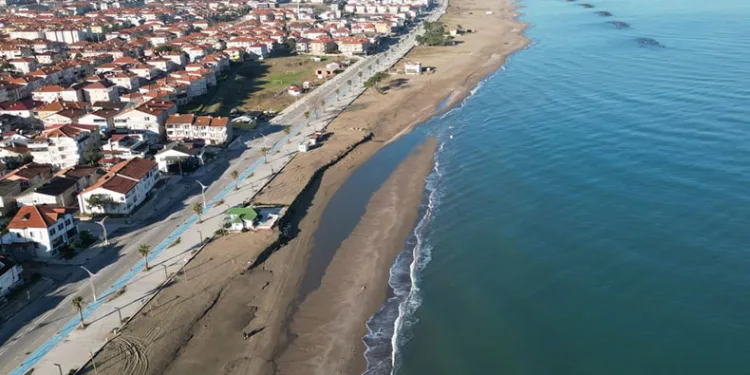 Karadeniz Karasu’yu parça parça yutuyor