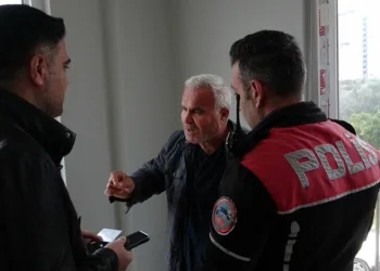 Evini teslim alamayan şahıs kendini yakmaya çalıştı