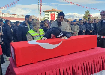 Şehit eşe son veda
